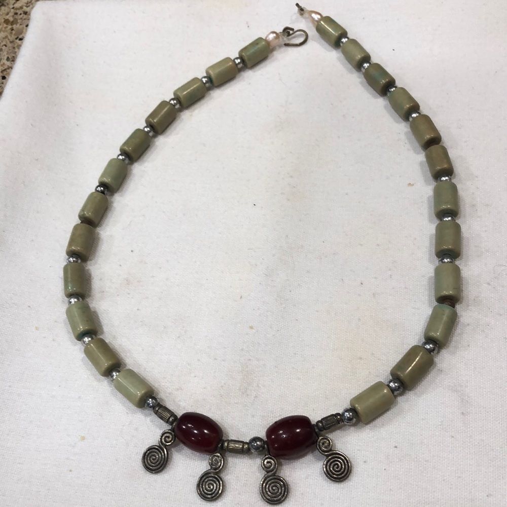 Green Stone Red Glass Silver Bead Necklace 19 Inch Statement EUC
